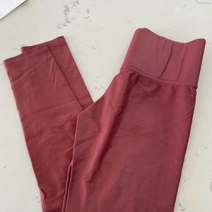 Carbon. 38 Takara High Waisted 7/8 leggings